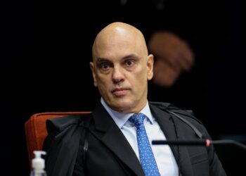 Alexandre de Moraes arquiva inquérito do cartão de vacina