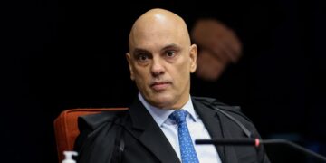 Alexandre de Moraes arquiva inquérito do cartão de vacina