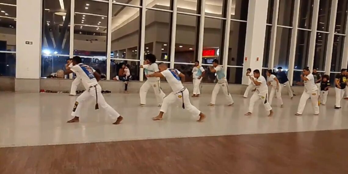 Shopping de Manaus tem programação com ‘aulão’ de capoeira