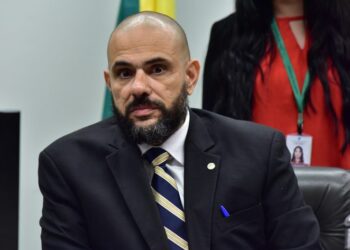 Comissão aprova audiodescrição obrigatória em arenas esportivas