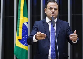 Glauber Braga passa a noite na Câmara dos Deputados após cassação no Conselho de Ética