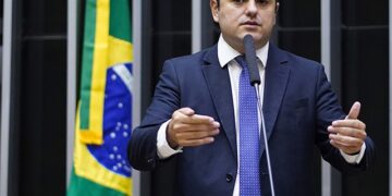 Glauber Braga passa a noite na Câmara dos Deputados após cassação no Conselho de Ética