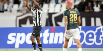 Botafogo desencanta e vence Carabobo, no Engenhão