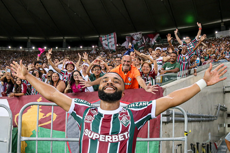 Neymar esbanja impaciência, Santos patina com futebol insosso e perde do Fluminense