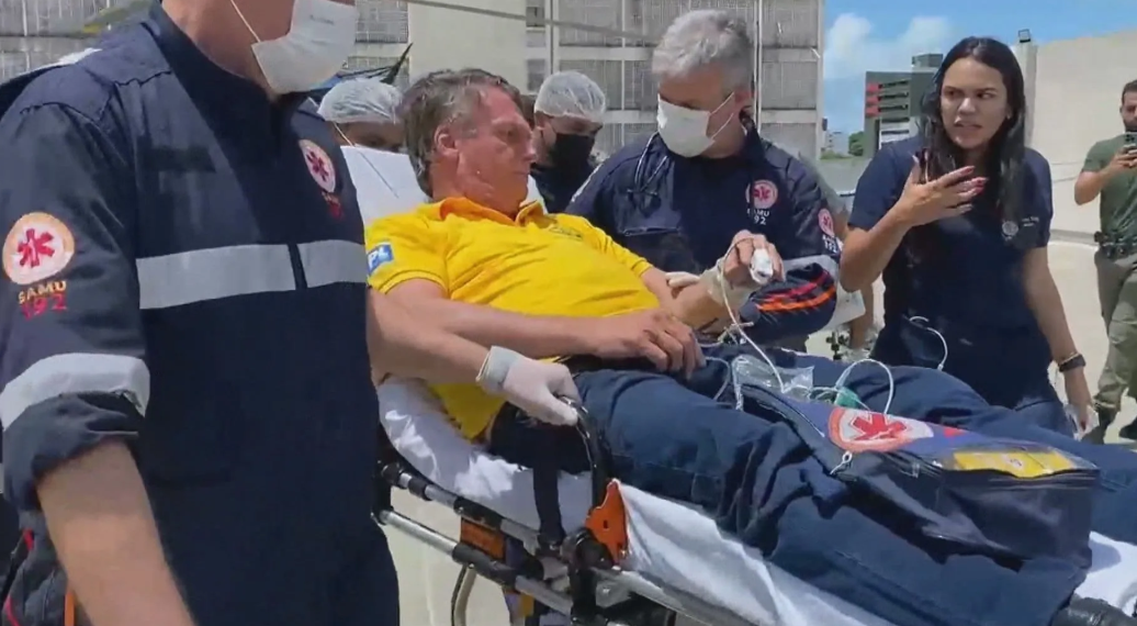 Cirurgia de Bolsonaro no intestino termina após mais de 11h