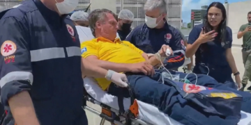 Cirurgia de Bolsonaro no intestino termina após mais de 11h