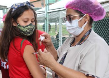 Campanha de vacinação em escolas tem meta de imunizar 90% dos estudantes