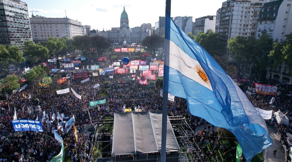 Greve geral contra austeridade de Milei paralisa a Argentina