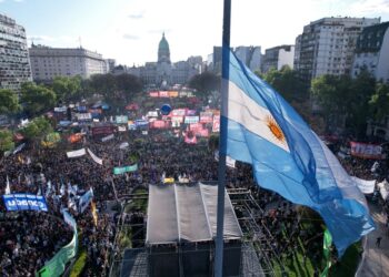 Greve geral contra austeridade de Milei paralisa a Argentina