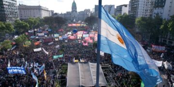 Greve geral contra austeridade de Milei paralisa a Argentina