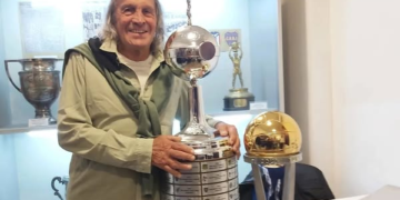 Morre o irreverente goleiro Hugo Gatti, ídolo dos argentinos, aos 80 anos