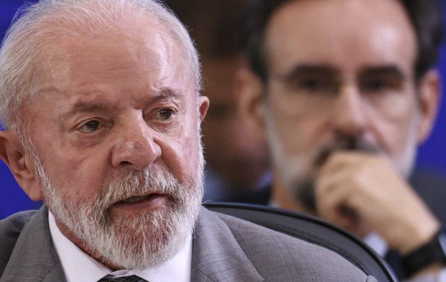 Deputados da base de Lula são 56% das assinaturas de pedido de urgência