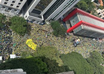Ato pró-anistia reúne mais de 44 mil pessoas na Avenida Paulista