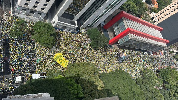 Ato pró-anistia reúne mais de 44 mil pessoas na Avenida Paulista