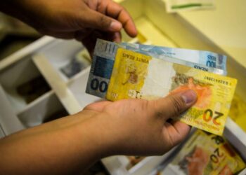 Aposentados e pensionistas do INSS podem consultar antecipação do 13º