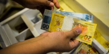 Aposentados e pensionistas do INSS podem consultar antecipação do 13º