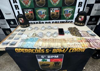 Suspeita de liderar tráfico em Coari é presa com drogas e R$ 2,3 mil em espécie