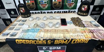 Suspeita de liderar tráfico em Coari é presa com drogas e R$ 2,3 mil em espécie