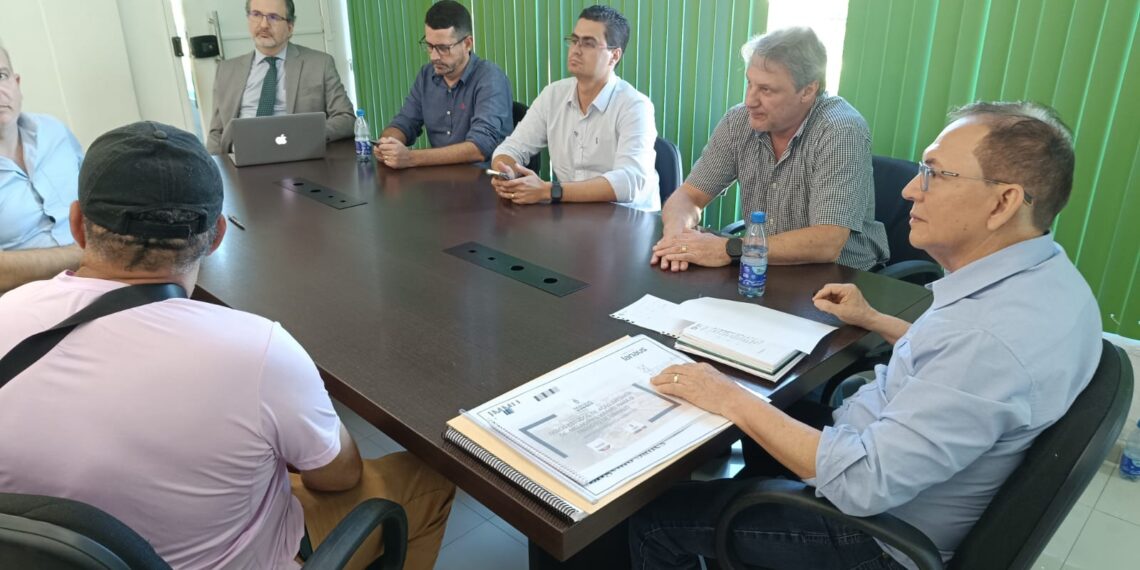 Prefeitura intermédia acordo e põe fim à greve dos rodoviários em Manaus