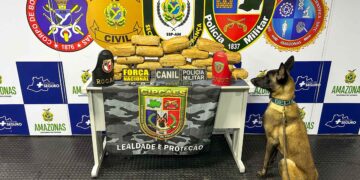Cão policial Xerife localiza pasta-base de cocaína e maconha em embarcação