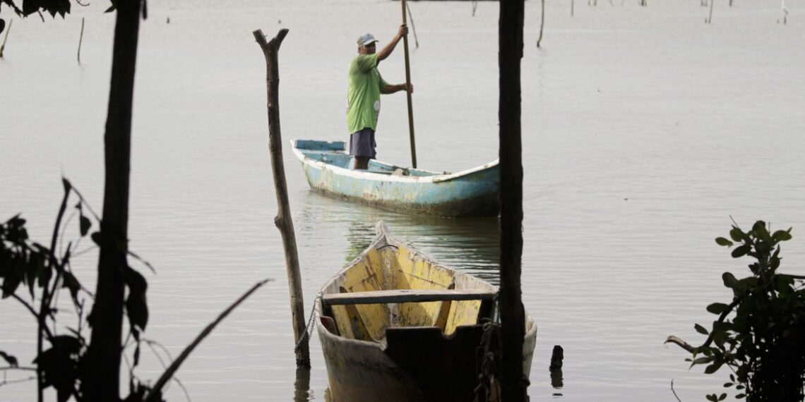 Mais de 3 mil familias de pescadores artesanais são afetadas pela negligência do Estado