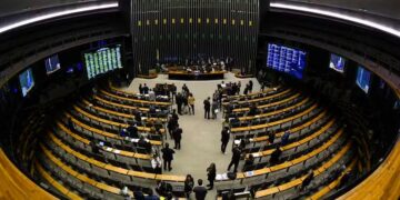 Líder do PL diz que, sem avanço da anistia, obstrução pode complicar sessões da Câmara