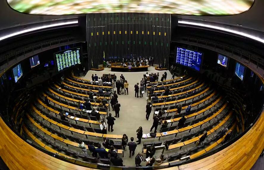 Líder do PL diz que, sem avanço da anistia, obstrução pode complicar sessões da Câmara