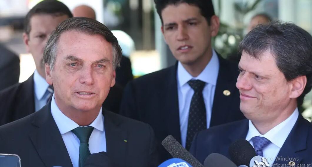 Bolsonaro indica Tarcísio e mais 14 testemunhas em processo no STF