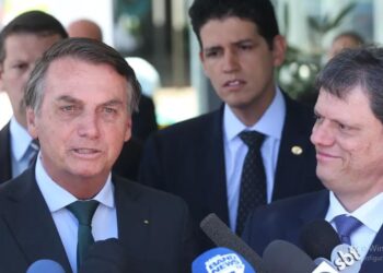 Bolsonaro indica Tarcísio e mais 14 testemunhas em processo no STF