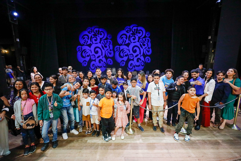 Ópera no Mundo Azul encanta crianças e jovens com TEA no Teatro Amazonas
