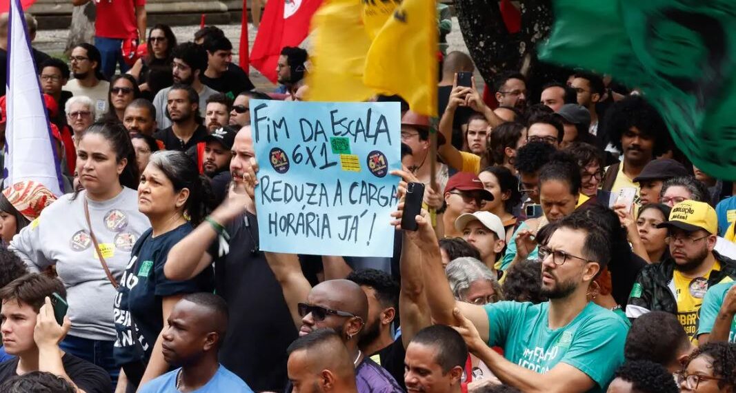 Seis em cada 10 brasileiros apoiam a redução da jornada de trabalho
