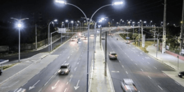 Aumenta fatia de habitantes em vias com iluminação pública e pavimentadas