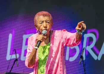 Leci Brandão recebe alta após passar mal no palco de festival