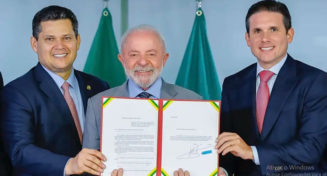 Lula envia PEC da Segurança ao Congresso e cobra agilidade no combate ao crime organizado