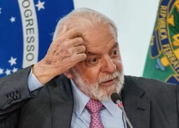 Lula larga na frente em eventual 2º turno contra Tarcísio e Bolsonaro, mostra Datafolha