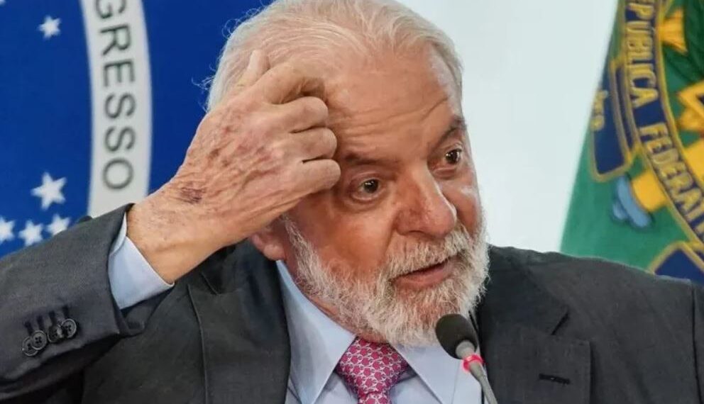 Lula larga na frente em eventual 2º turno contra Tarcísio e Bolsonaro, mostra Datafolha
