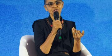 Marina Silva recebe alta após atendimento médico em Brasília
