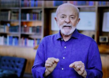 Lula defende redução de jornada 6 por 1 e diz que seu governo descobriu a fraude no INSS