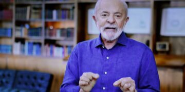 Lula defende redução de jornada 6 por 1 e diz que seu governo descobriu a fraude no INSS