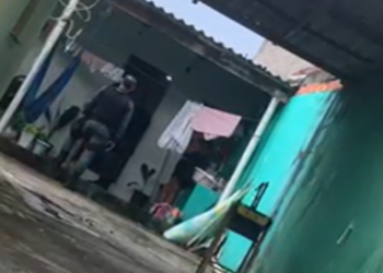 Pai faz filha de 9 meses refém e agride a companheira