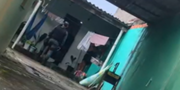Pai faz filha de 9 meses refém e agride a companheira
