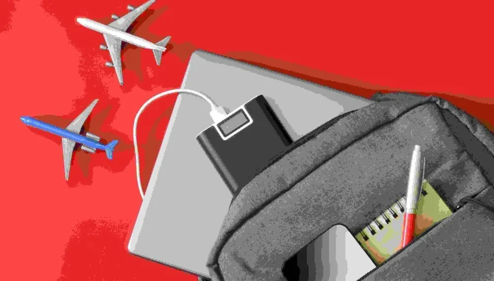 Power banks na mira: companhias aéreas apertam o cerco por risco de incêndio
