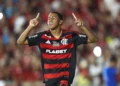 Flamengo vence o Botafogo-PB com gol do estreante Joshua e larga na frente na Copa do Brasil