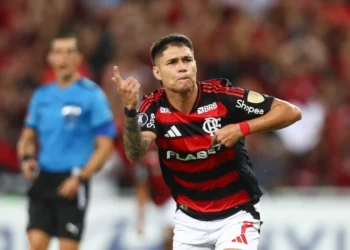 Flamengo vence a LDU no Maracanã e encaminha vaga nas oitavas da Libertadores