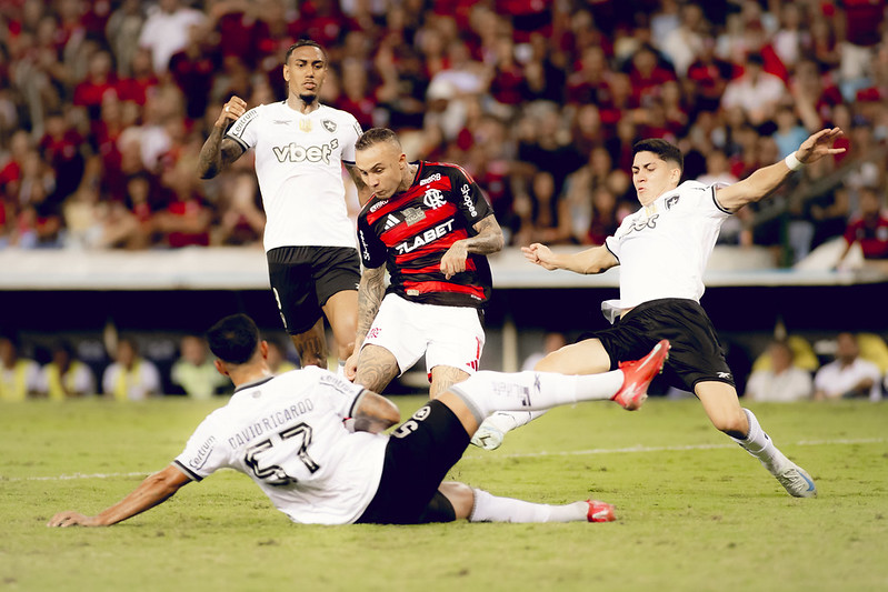 Clássico entre Flamengo e Botafogo decepciona e termina sem gols no Maracanã