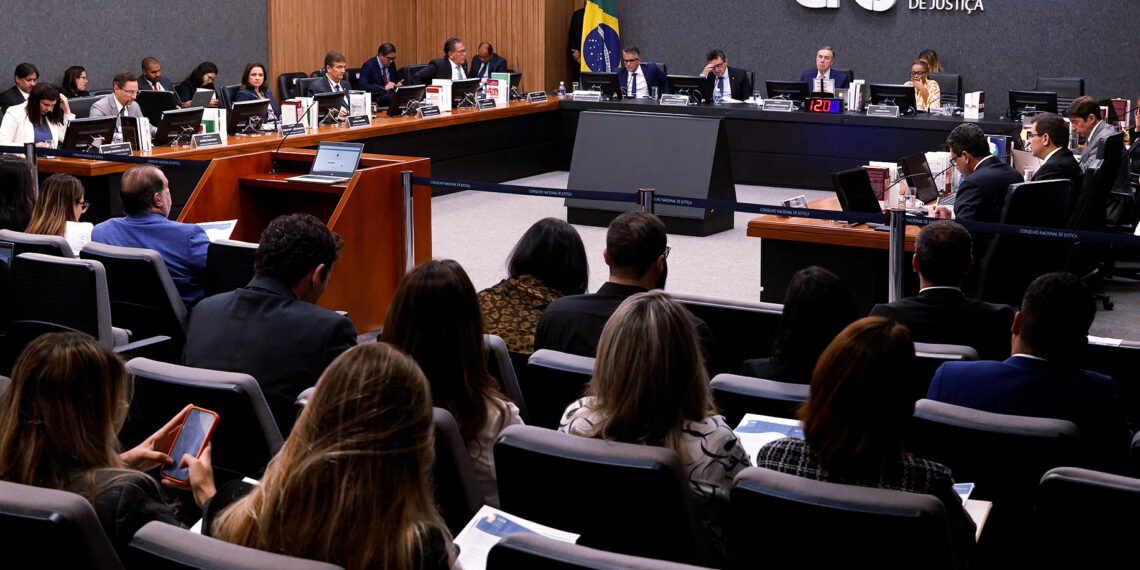 CNJ pune juíza do TJAM com pena de disponibilidade por paralisação de processos