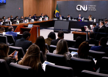 CNJ pune juíza do TJAM com pena de disponibilidade por paralisação de processos