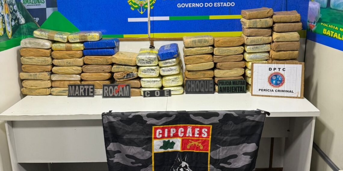 PMAM apreende 84 tabletes de drogas em embarcações e causa prejuízo de R$ 2,4 milhões ao crime no AM