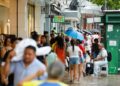 Governo do Amazonas antecipa 13º salário para servidores e injeta R$ 1,5 bilhão na economia