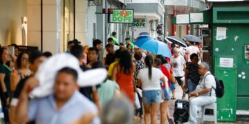 Governo do Amazonas antecipa 13º salário para servidores e injeta R$ 1,5 bilhão na economia